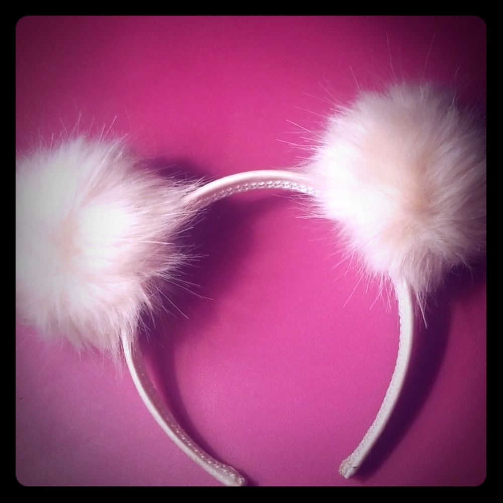 Hair band with poms poms.